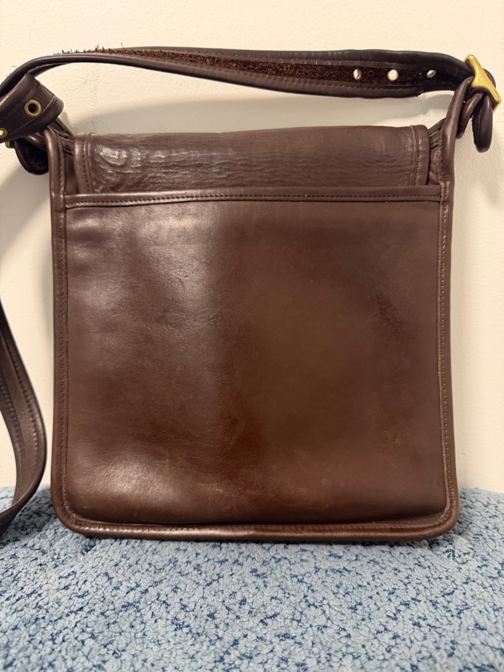 Coach Dark Brown Leather Messenger Bag with Gold Hardware vintage - Picture 2 of 15